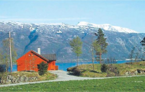 Отель Holiday home Varaldsøy Gjuvsland II  Varaldsøy